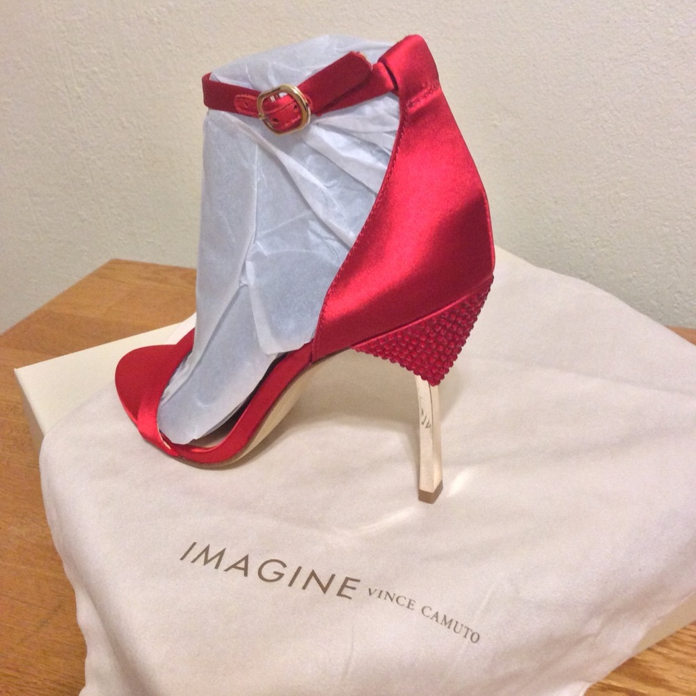 NWT Satin Crimson Studded/Mirrored GoldStiletto - Picture 4 of 16